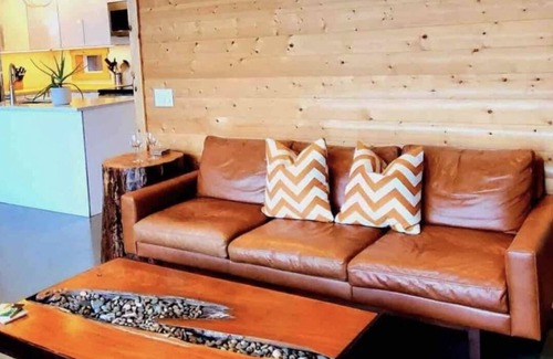 Sooke Cabina | Sooke Oceanfront with hot tub and King bed!