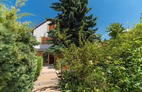 Balatongyorok Villa | Soós Villa Balaton with Jacuzzi