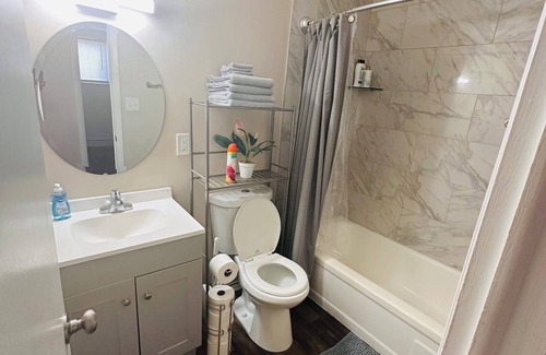 Maple Heights Apartamento | Soothing 2-bedroom apartment in Maple Hts