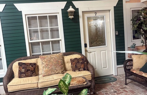 Lorain Apartamento | Soothing 3-bedroom apartment with AC in Lorain