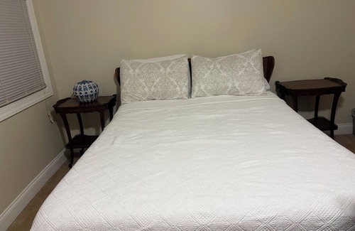 Lorain Apartamento | Soothing 3-bedroom apartment with AC in Lorain