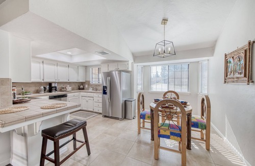 Raisin Casa | Soothing 3-Bedroom Home in a North East Fresno!
