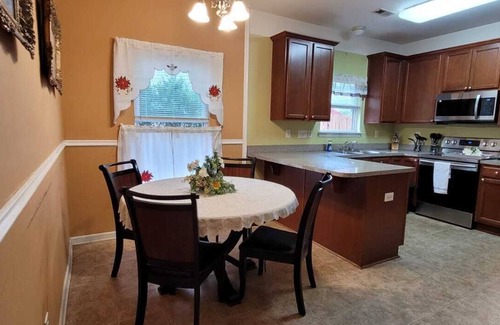 Charlotte Casa | Soothing 4-bedroom house in charming Charlotte