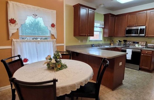 Charlotte Casa | Soothing 4-bedroom house in charming Charlotte