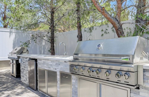 Las Vegas Casa | Soothing 6-bedroom house with Pool in vibrant Las Vegas