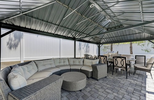 Las Vegas Casa | Soothing 6-bedroom house with Pool in vibrant Las Vegas
