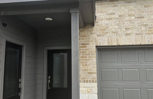 Waller Casa | Soothing brand new house with central AC, security cameras . in charming Waller