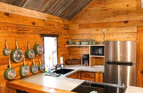 Eureka Springs Cabina | Soothing LOG CABIN in charming Eureka Springs