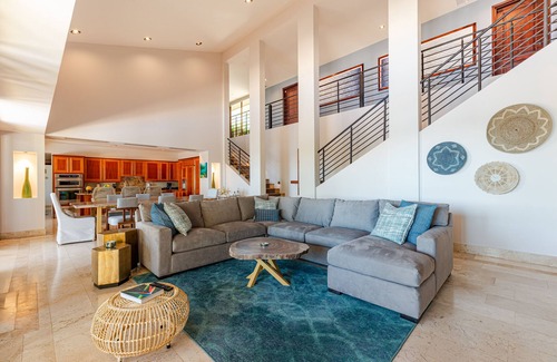 Liberia Casa | Sophisticated design and breathtaking ocean view unite in this golfer's paradise