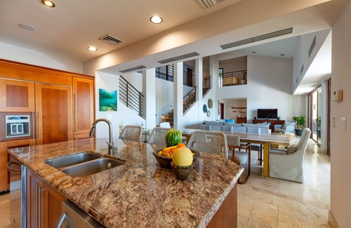 Liberia Casa | Sophisticated design and breathtaking ocean view unite in this golfer's paradise