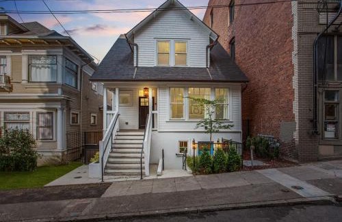 Nob Hill Casa | Sophisticated 2BR - Prime NW 23rd Location