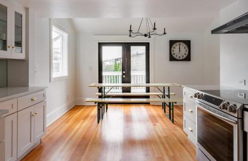 Nob Hill Casa | Sophisticated 2BR - Prime NW 23rd Location
