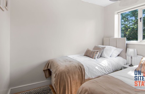 Downham Casa | Sophisticated 3-BR w. Parking