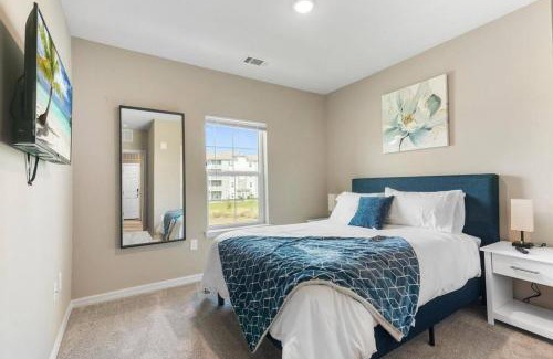 Melbourne Apartamento | Sophisticated 3BD/2BA Retreat: Pool, Gym, Laundry