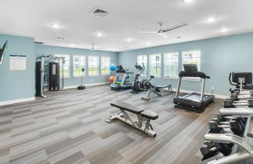 Melbourne Apartamento | Sophisticated 3BD/2BA Retreat: Pool, Gym, Laundry