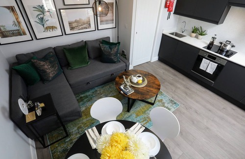 North Finchley Apartamento | Sophisticated 3Bedroom/2Bathroom Pet-Friendly Duplex Flat w/ FREE WIFI