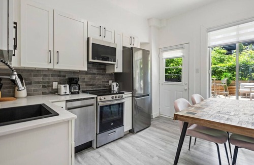 Sainte-Marie Apartamento | Sophisticated 3BR with Outdoor Retreat