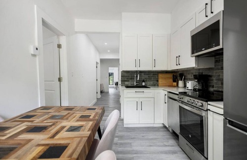 Sainte-Marie Apartamento | Sophisticated 3BR with Outdoor Retreat
