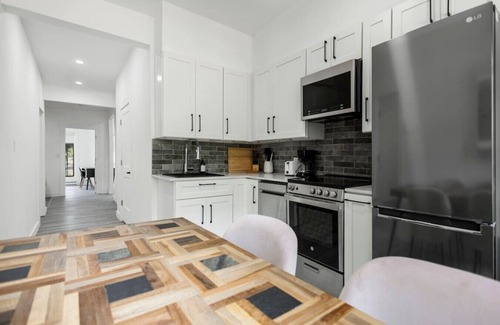 Sainte-Marie Apartamento | Sophisticated 3BR with Outdoor Retreat