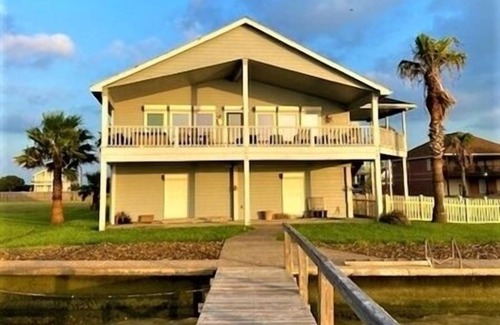 Port Mansfield Casa | Sophisticated, Beautiful Home! 3 BDRM/2 BATH. Private Fishing Pier.