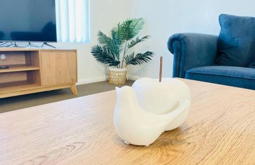 Wagga Wagga Apartamento | Sophisticated City Retreat with All the Comforts