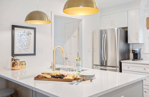 Harleston Village Casa | Sophisticated Fitzsimons Townhouse near Colonial Lake!