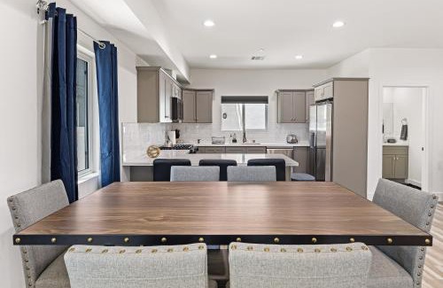 Wilshire Casa | Sophisticated Getaway Hollywood & Dtla