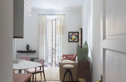 Zona Padova Apartamento | Sophisticated Milan Apartment with Italian Charm