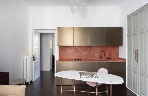 Zona Padova Apartamento | Sophisticated Milan Apartment with Italian Charm