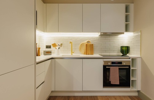 Tottenham Hale Apartamento | Sophisticated Studio Flat with Rooftop Access