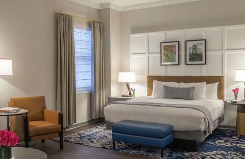 Downtown Portland Hotel | Sophisticated Studio Suite, at Stylish Heathman Hotel. Minutes to Portland Art Museum