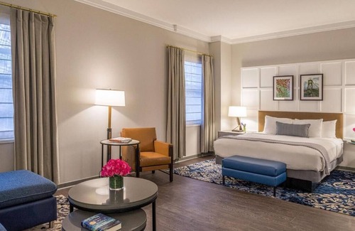 Downtown Portland Hotel | Sophisticated Studio Suite, at Stylish Heathman Hotel. Minutes to Portland Art Museum