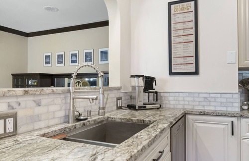 Lynnhurst Casa | Sophisticated Upstairs Flat in Tudor-Style Duplex