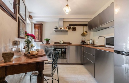 Dorsoduro Chalet De Esquí | Sophisticated Venetian House with Private Courtyard
