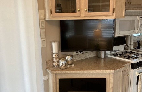 Sandbridge Cabaña | Sophisticated waterfront Sandbridge cottage on Back Bay, minutes to the ocean.
