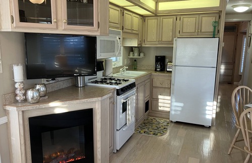 Sandbridge Cabaña | Sophisticated waterfront Sandbridge cottage on Back Bay, minutes to the ocean.