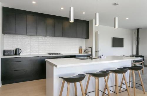 Wharewaka Casa | Sophistication Meets Relaxation