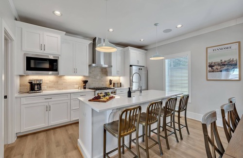 Berry Hill Cabaña | Soprano-private Rooftop-gr8 Walking Location