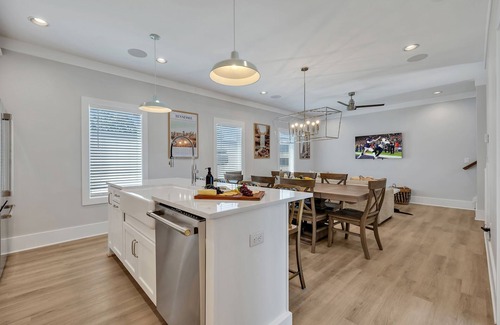 Berry Hill Cabaña | Soprano-private Rooftop-gr8 Walking Location