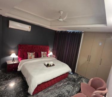 Chhatarpur Apartamento | SOQU - South of Qutub 3BHK Luxury Apartments
