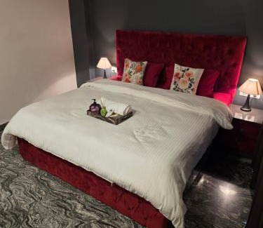 Chhatarpur Apartamento | SOQU - South of Qutub 3BHK Luxury Apartments