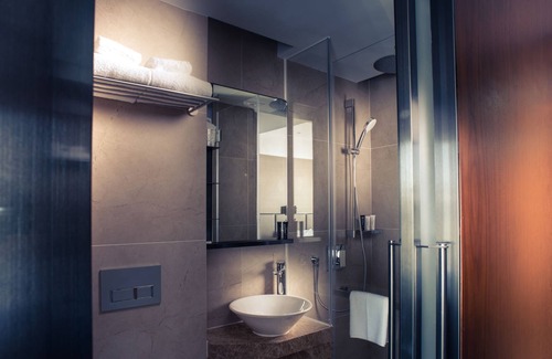 Tsim Sha Tsui Hotel | Soravit on Granville