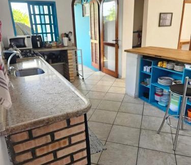 Caiacanga Apartamento | Sossego, Linda vista, praia 400mts e home-office