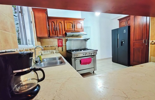 Villas Ana Maria Villa | Sosua Bachelor Party 9BR Mansion Downtown, piscinas, cerca de las playas