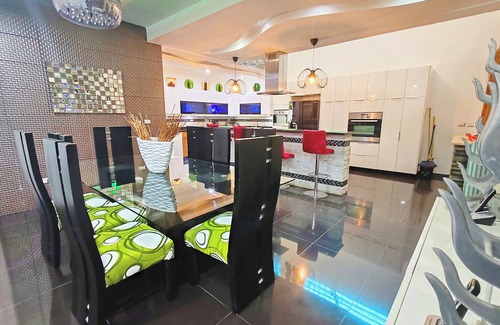 Villas Ana Maria Villa | Sosua Despedida de soltero 21 BR Hollywood Style Mansions PARTIDO DE PRECIO