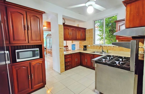 Villas Ana Maria Villa | Sosua Bachelor Party 6 BR Mansion Downtown COINCIDENCIA DE PRECIOS