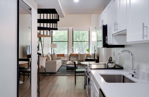 Center City East Apartamento | Sosuite 1BR Loft w Park View, W/d, Gym, Lounge