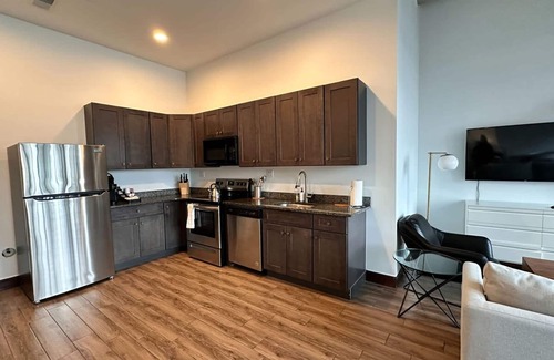 West Poplar Apartamento | Sosuite 2BR Apt w W D Gym On-site Restaurant