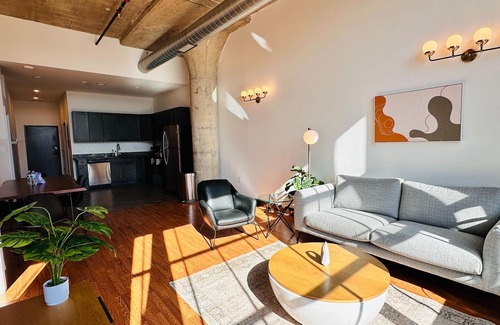 West Poplar Apartamento | Sosuite 2BR Apt w W/d, Gym, On-site Restaurant