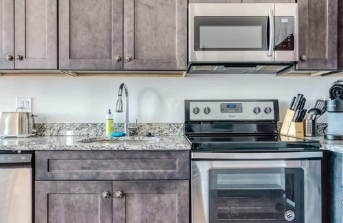 West Poplar Apartamento | Sosuite 2BR Penthouse w Balcony W D Gym